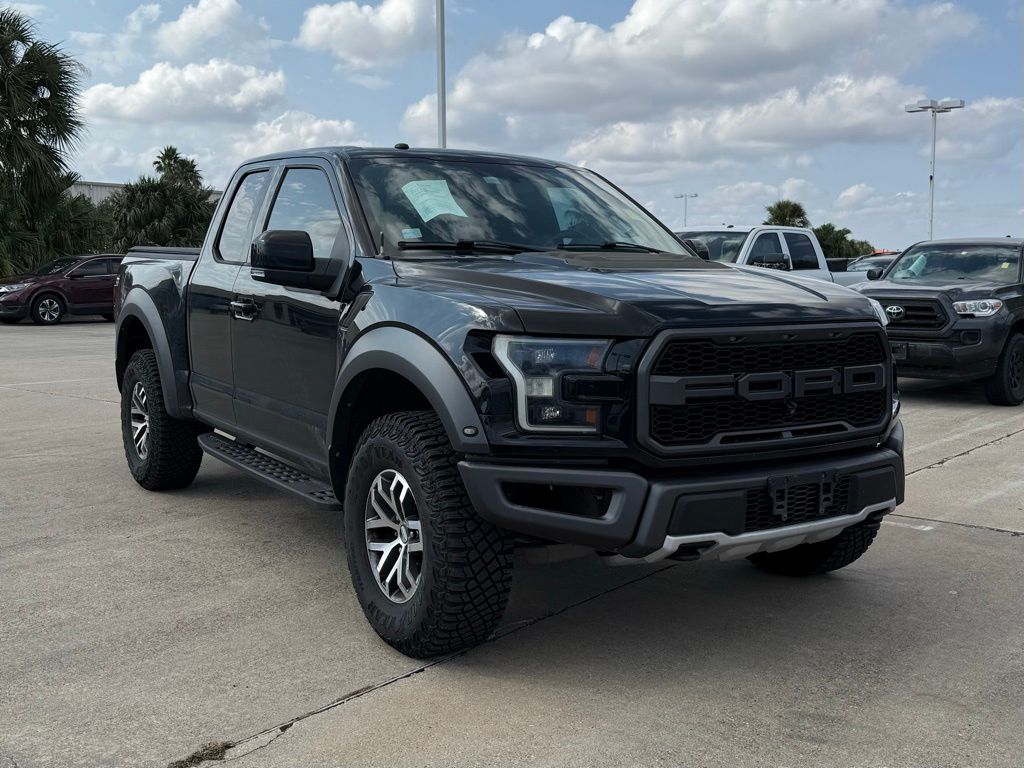2017 Ford F-150 Raptor photo 3
