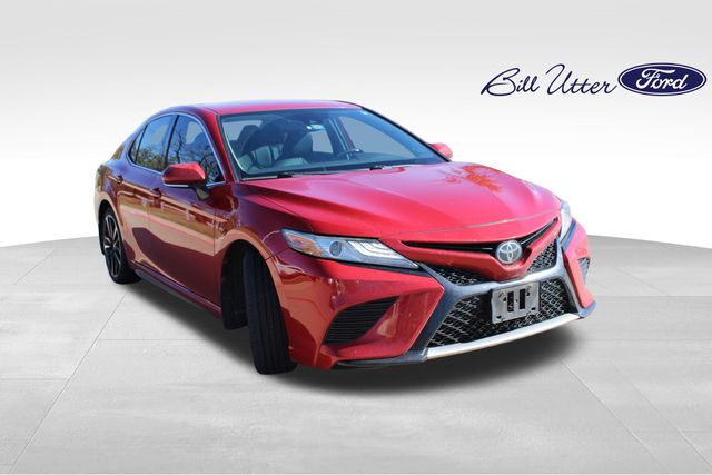 2019 Toyota Camry XSE photo 3
