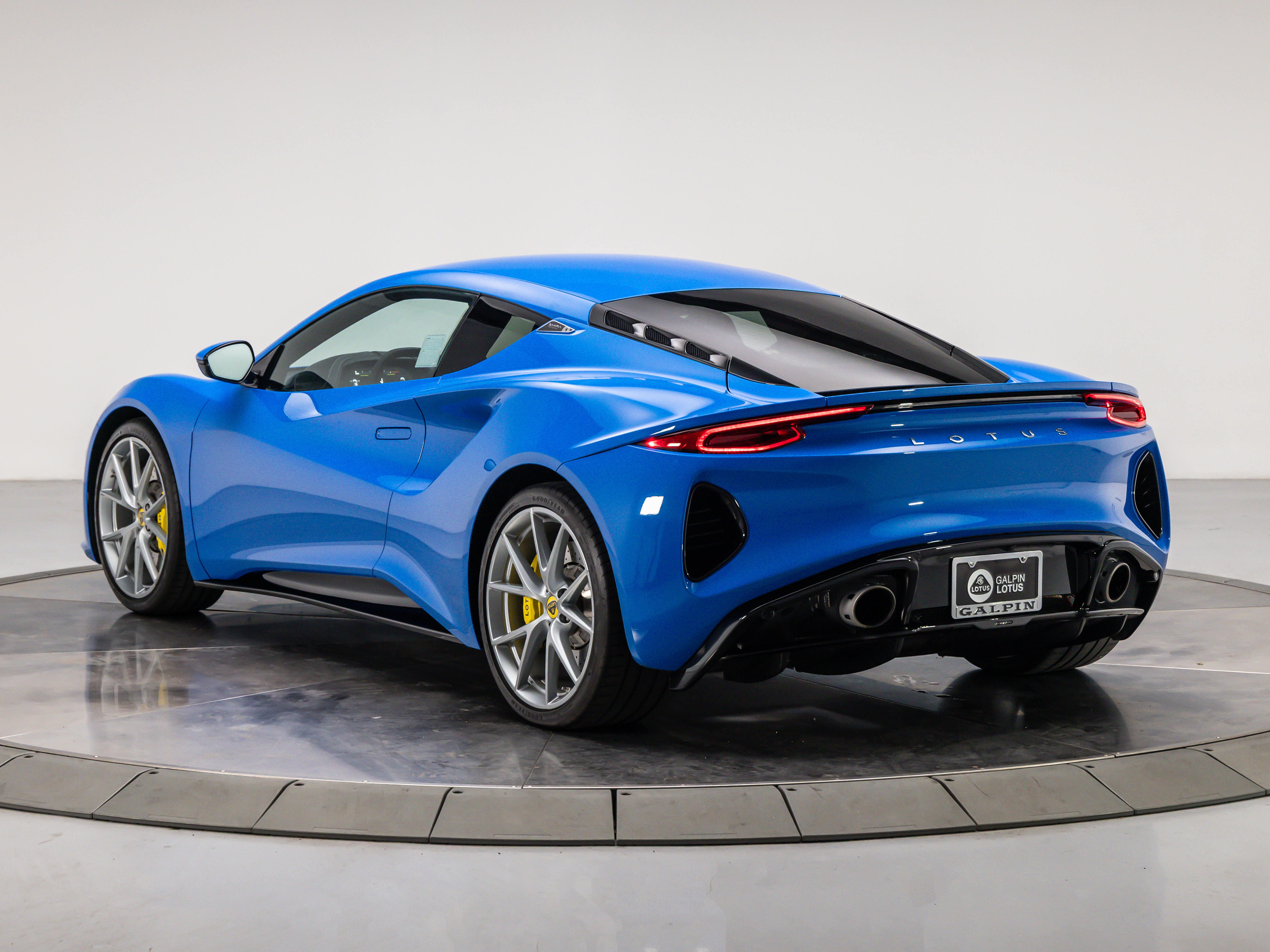 2024 Lotus Emira First Edition photo 3