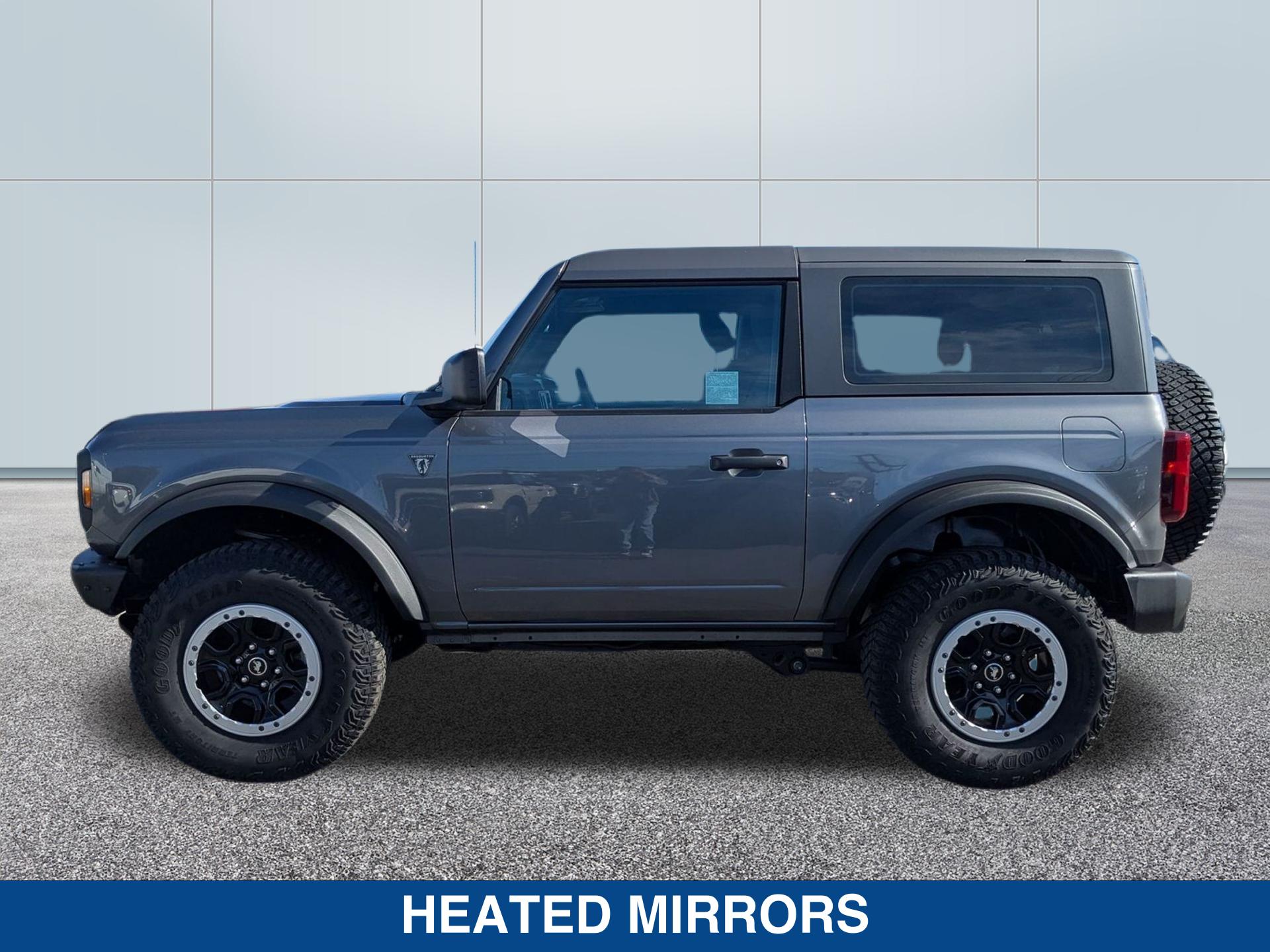 2023 Ford Bronco Base photo 2