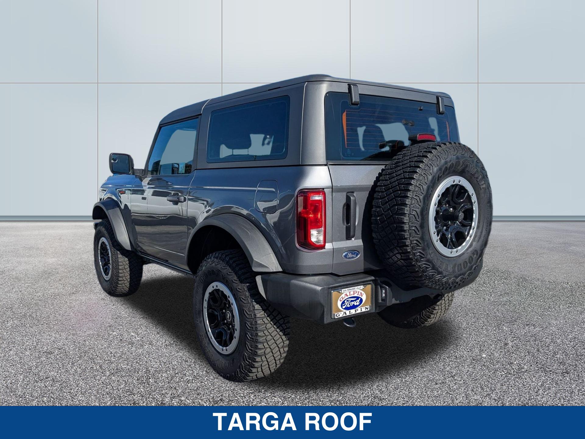 2023 Ford Bronco Base photo 3