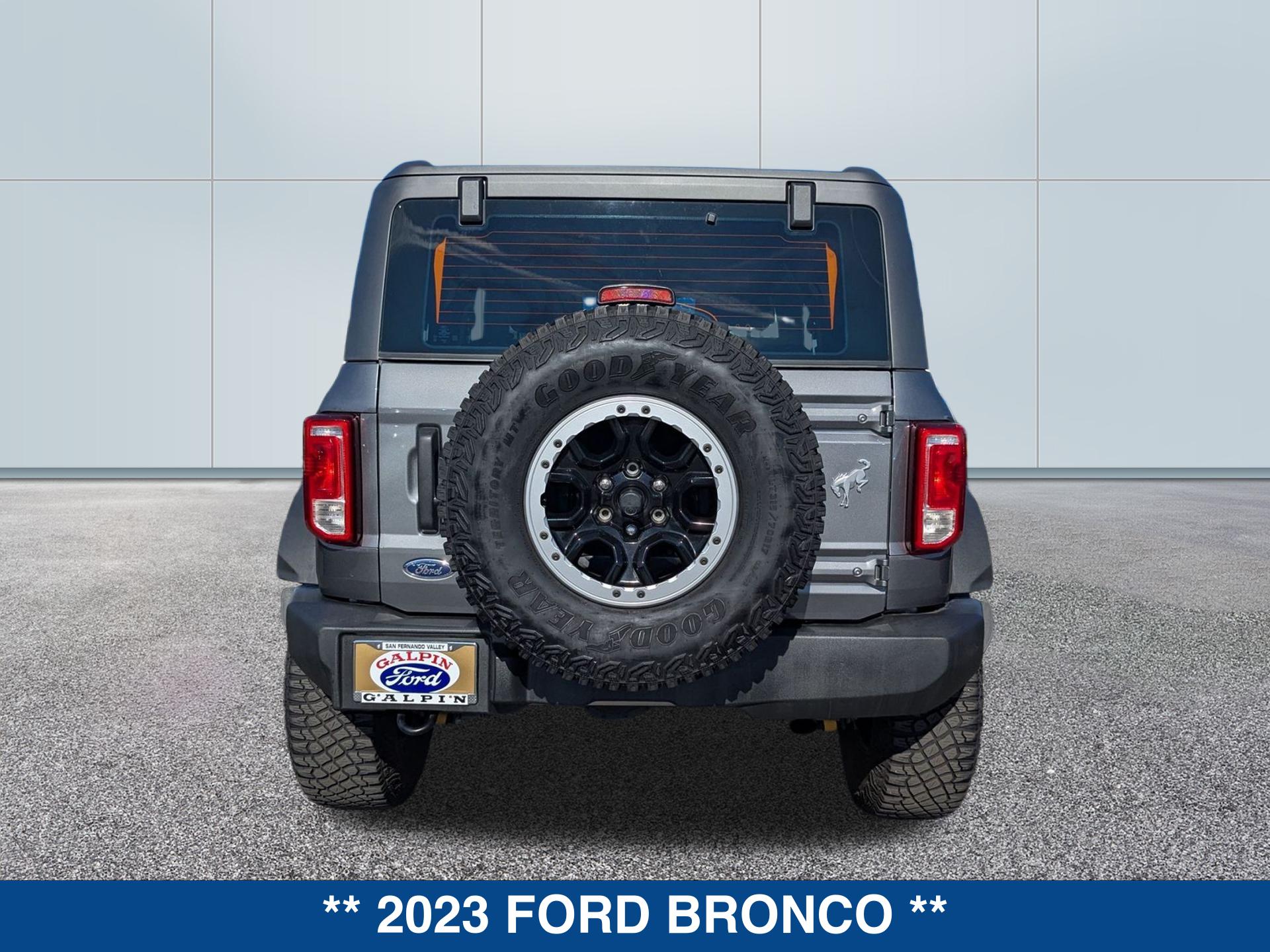 2023 Ford Bronco Base photo 4