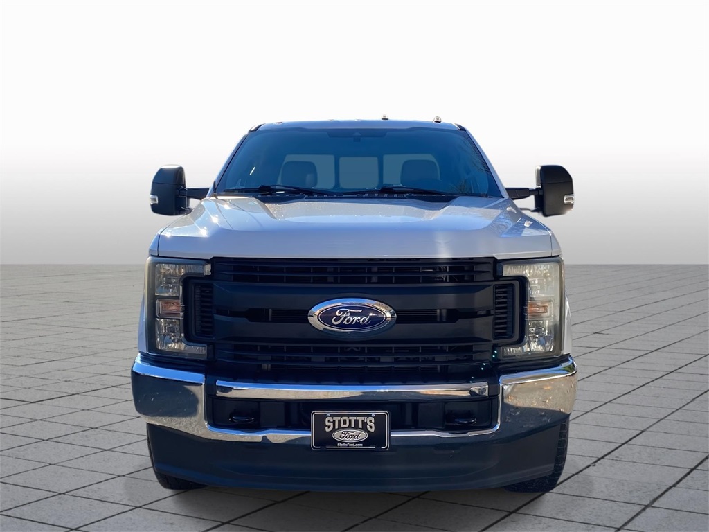 2022 Ford F-350 photo 2