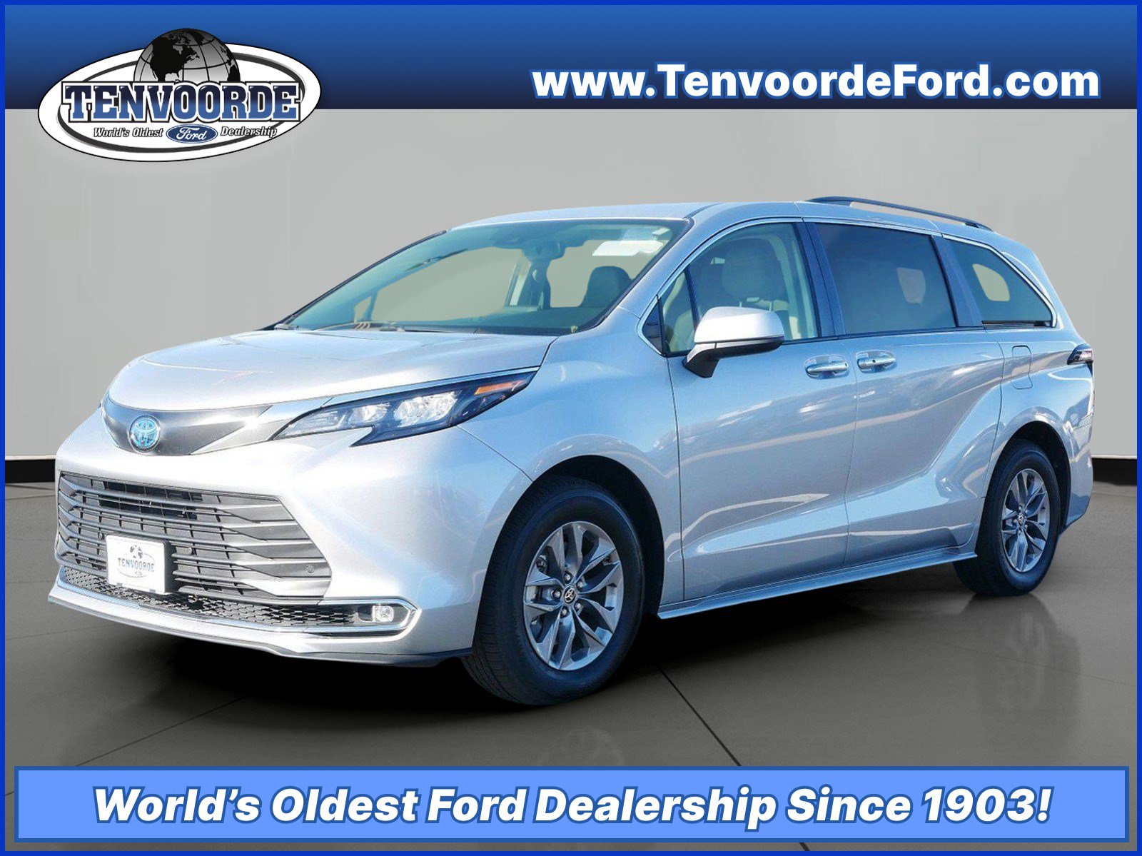 2024 Toyota Sienna XLE's photo