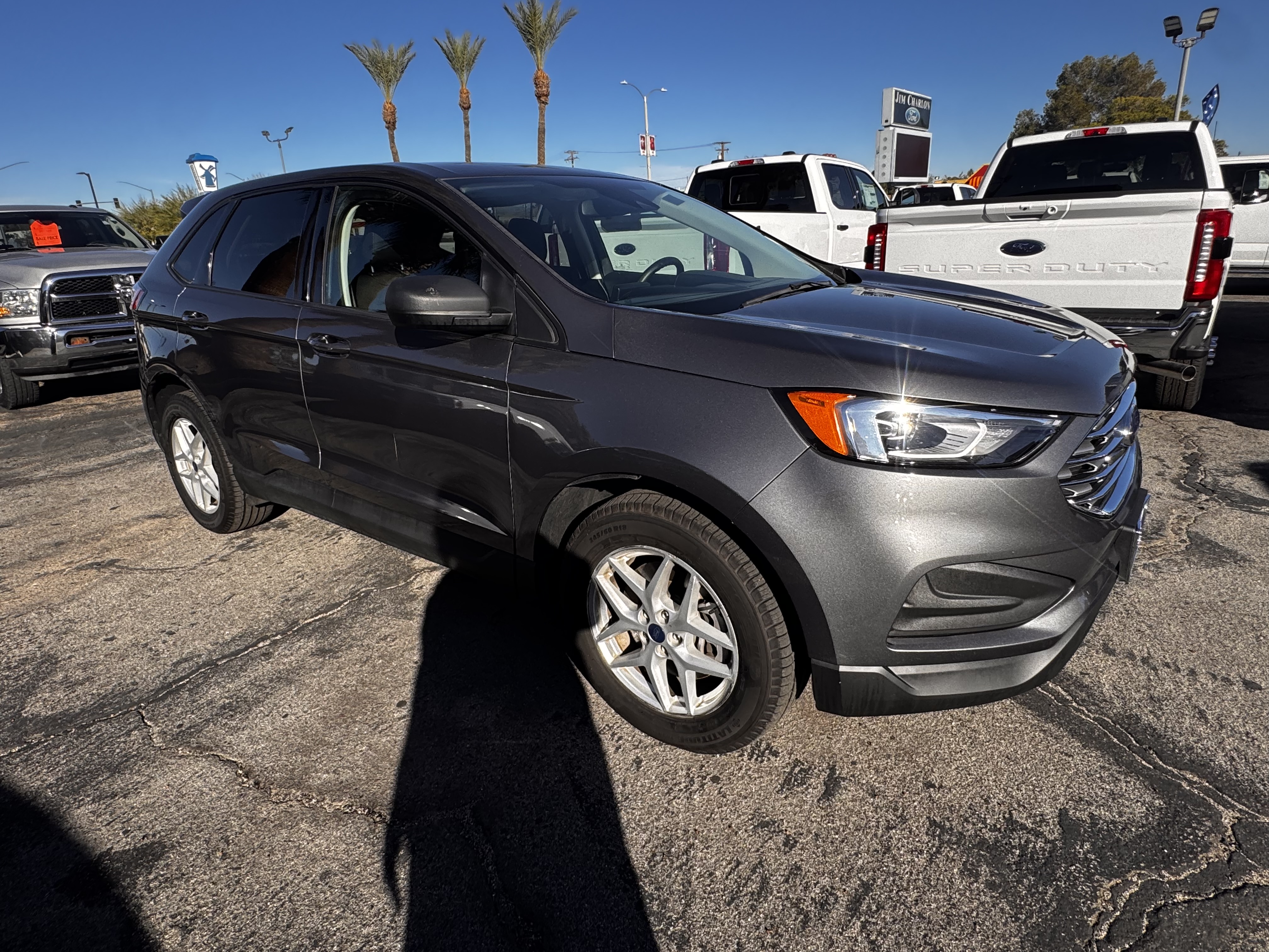 2022 Ford Edge SE photo 2