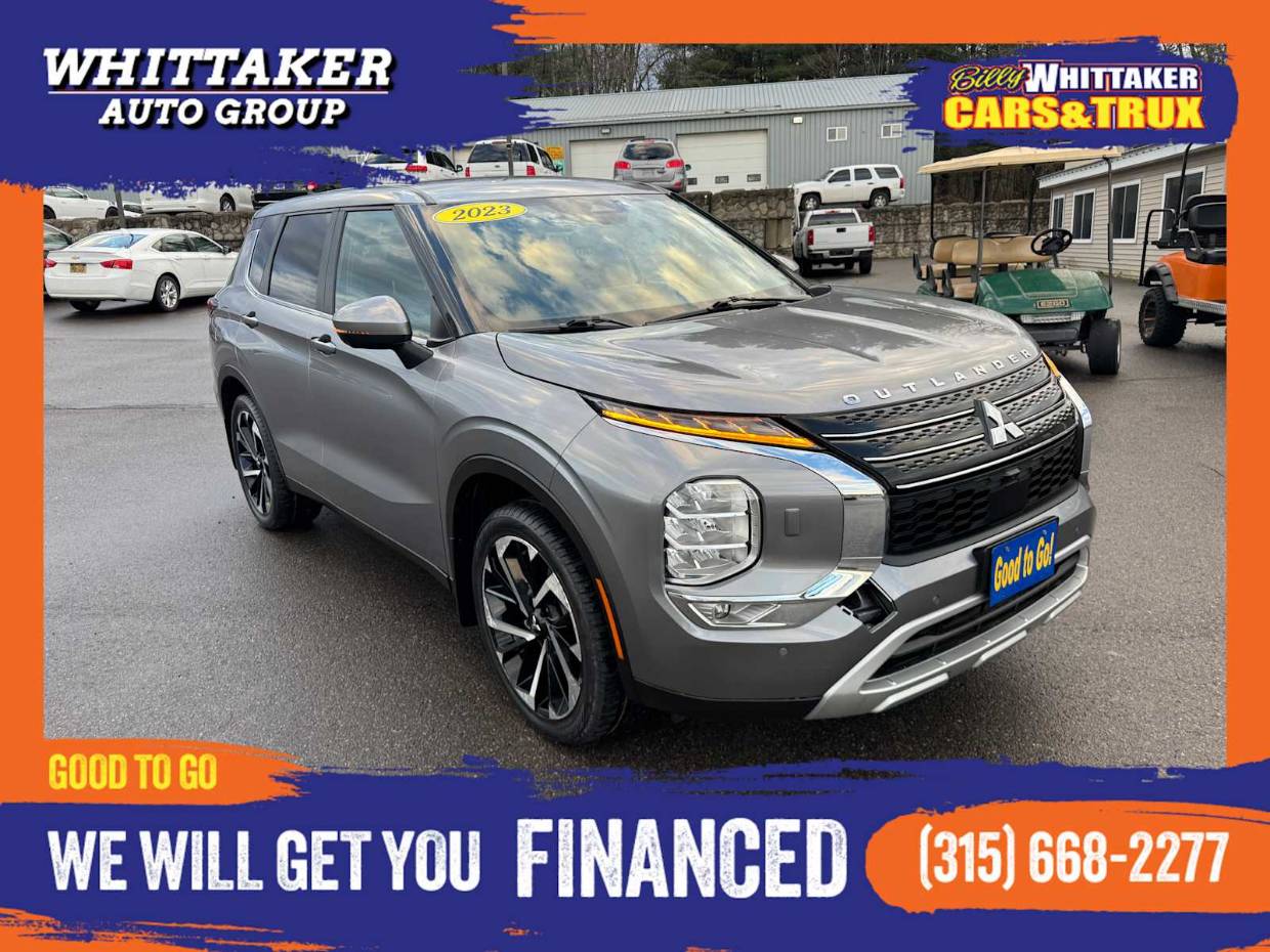 2023 Mitsubishi Outlander SE's photo