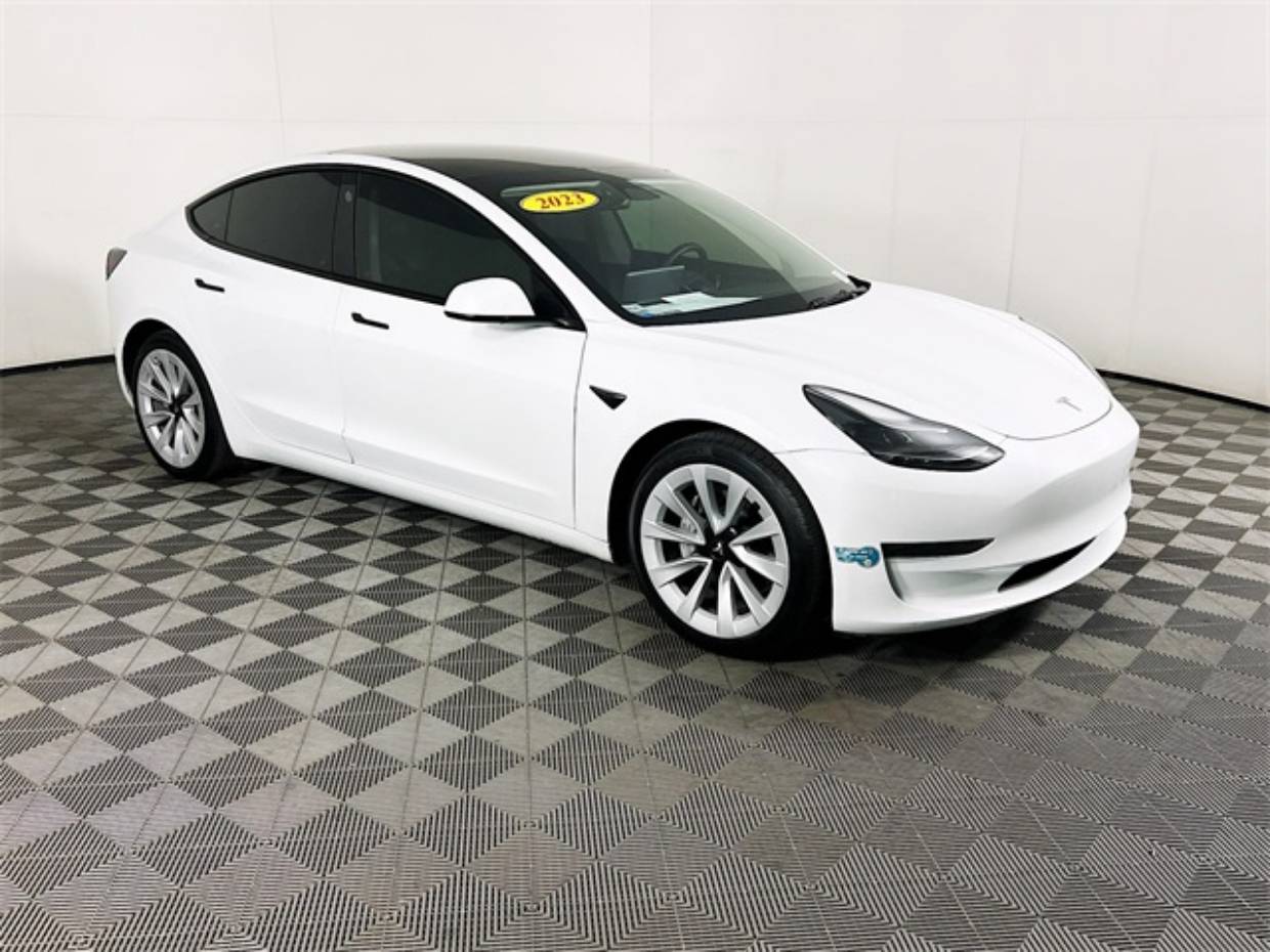 2023 Tesla Model 3 Base's photo