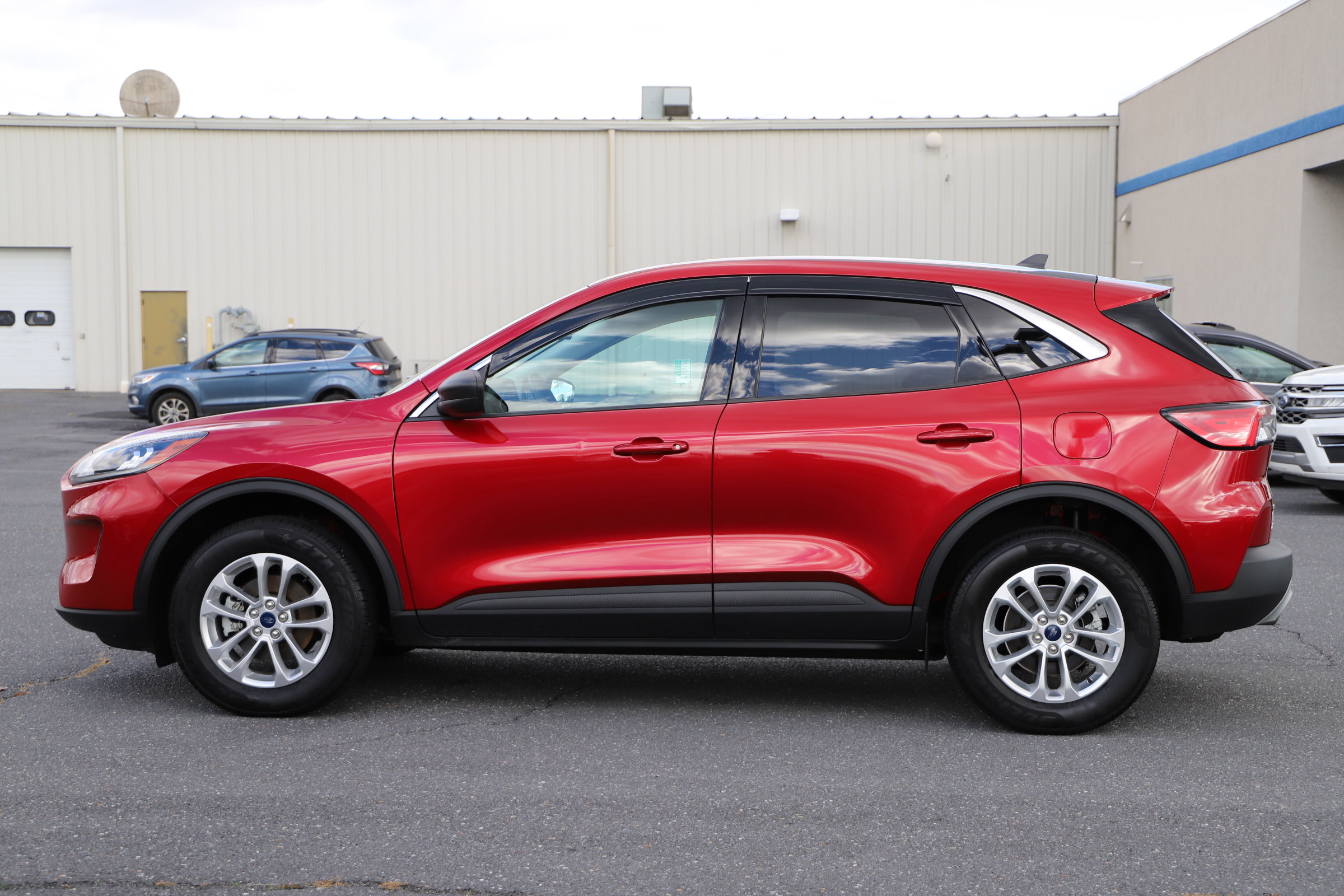 2022 Ford Escape SE photo 2