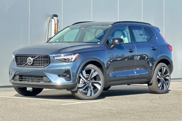 2026 Volvo XC40 B5 Ultra