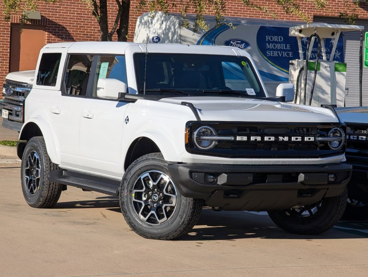 2025 Ford Bronco 4-Door Outer Banks's photo