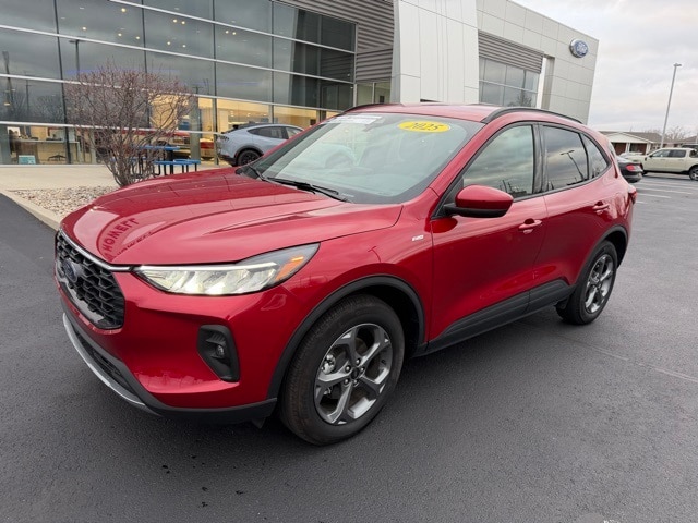 2025 Ford Escape Hybrid ST-Line Select photo 2