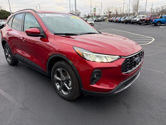 2025 Ford Escape Hybrid ST-Line Select photo 4