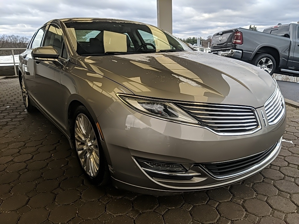 2015 Lincoln MKZ Base photo 3