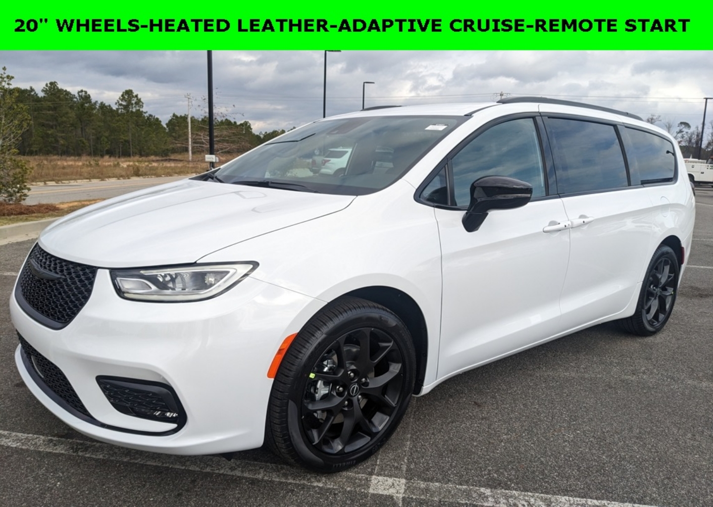 2026 Chrysler Pacifica Select's photo