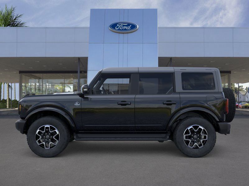 2025 Ford Bronco Outer Banks photo 2