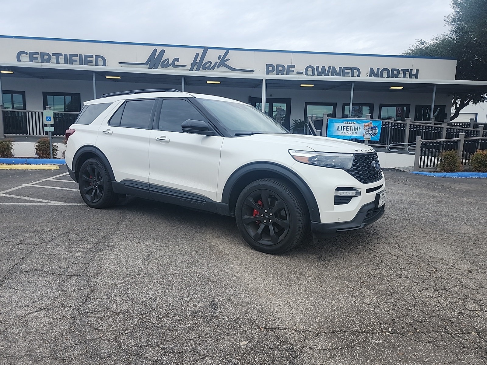 2021 Ford Explorer ST's photo