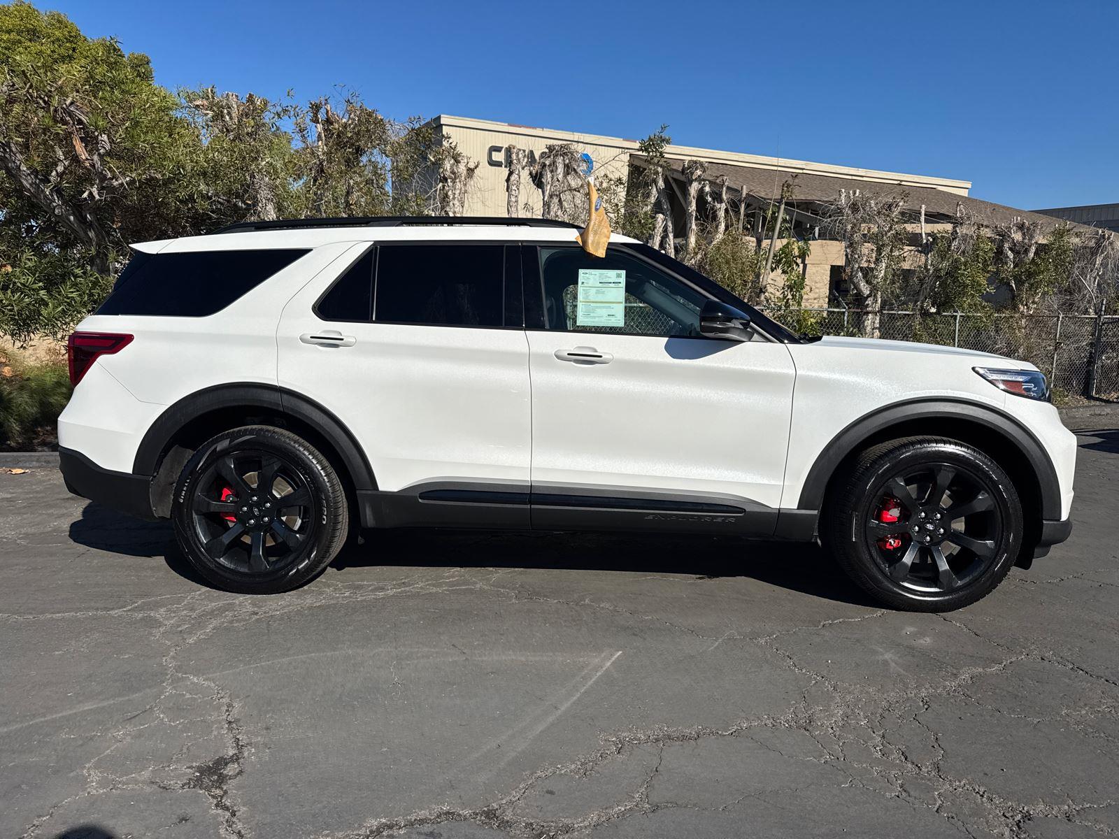 2022 Ford Explorer ST photo 2