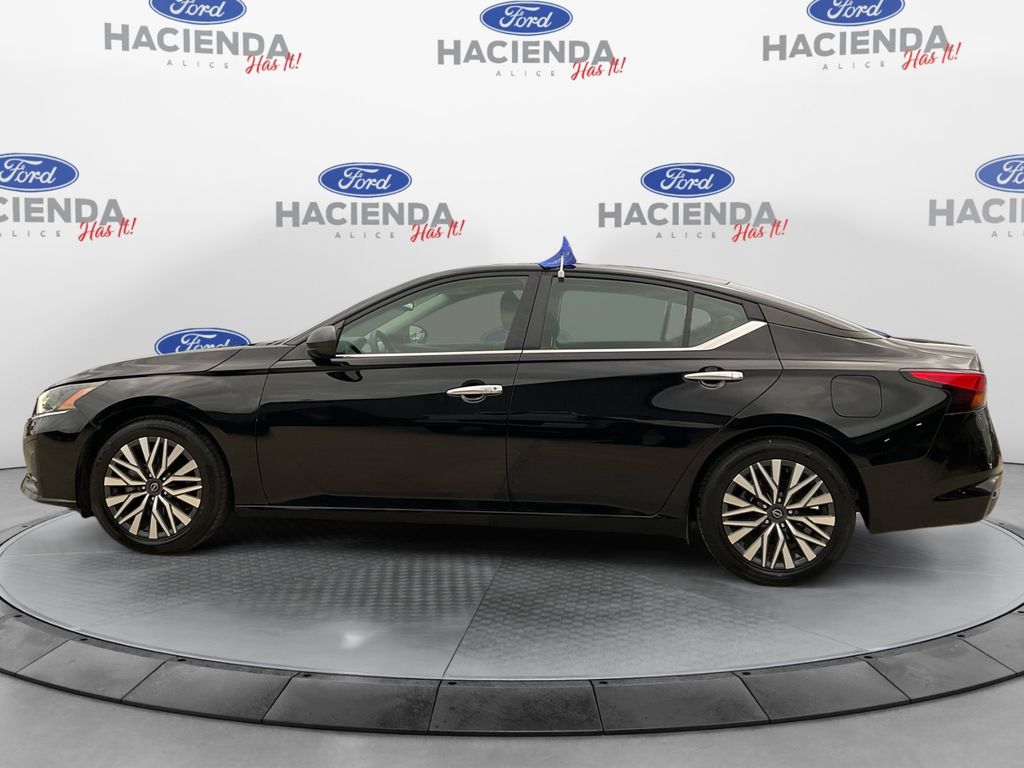 2024 Nissan Altima 2.5 SV photo 2