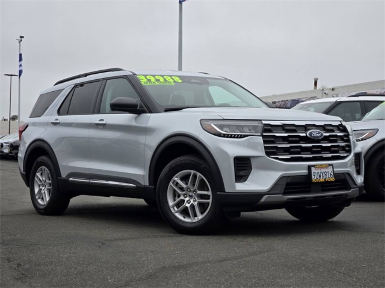 2025 Ford Explorer Active's photo