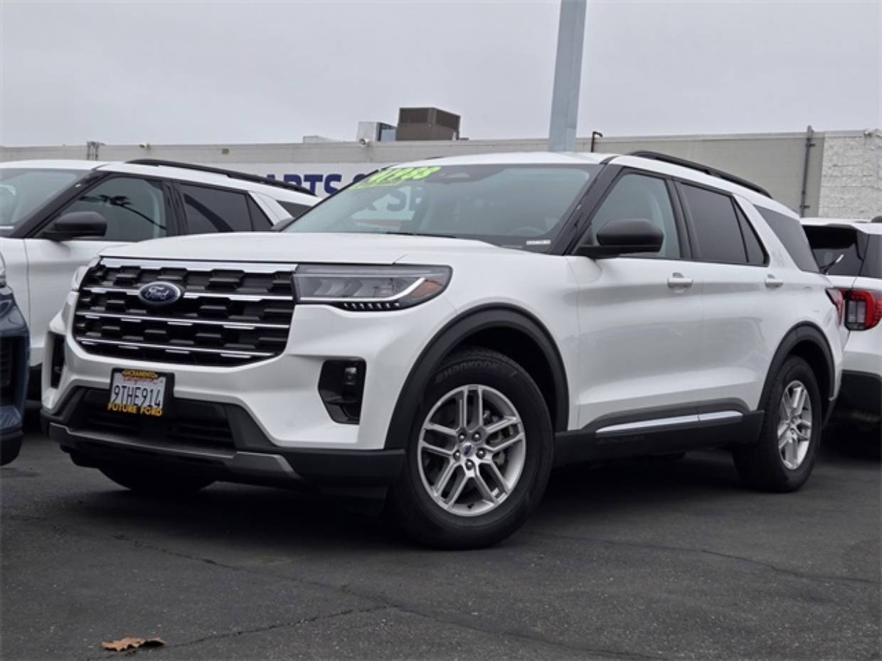 2025 Ford Explorer Active's photo