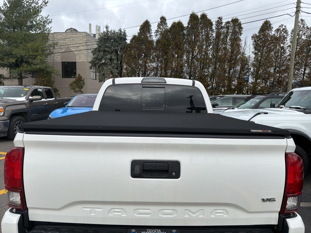 2019 Toyota Tacoma TRD Sport photo 3