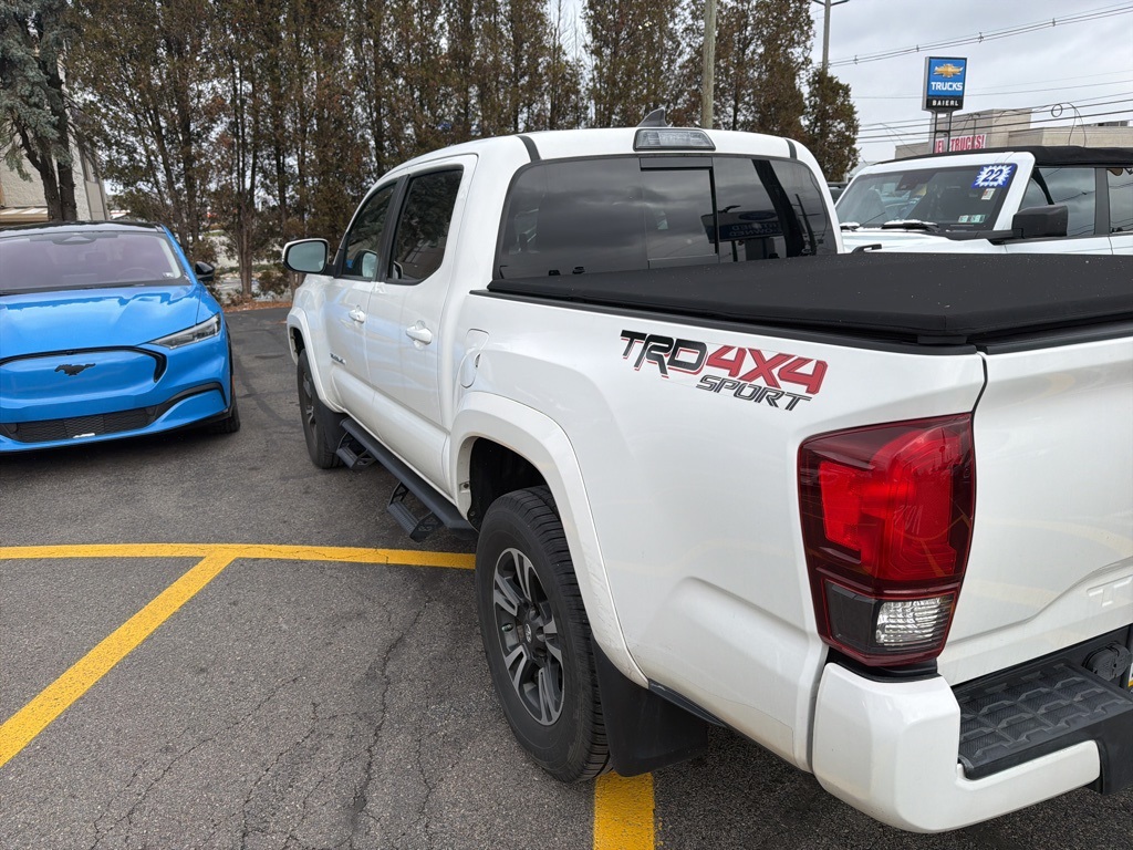 2019 Toyota Tacoma TRD Sport photo 4