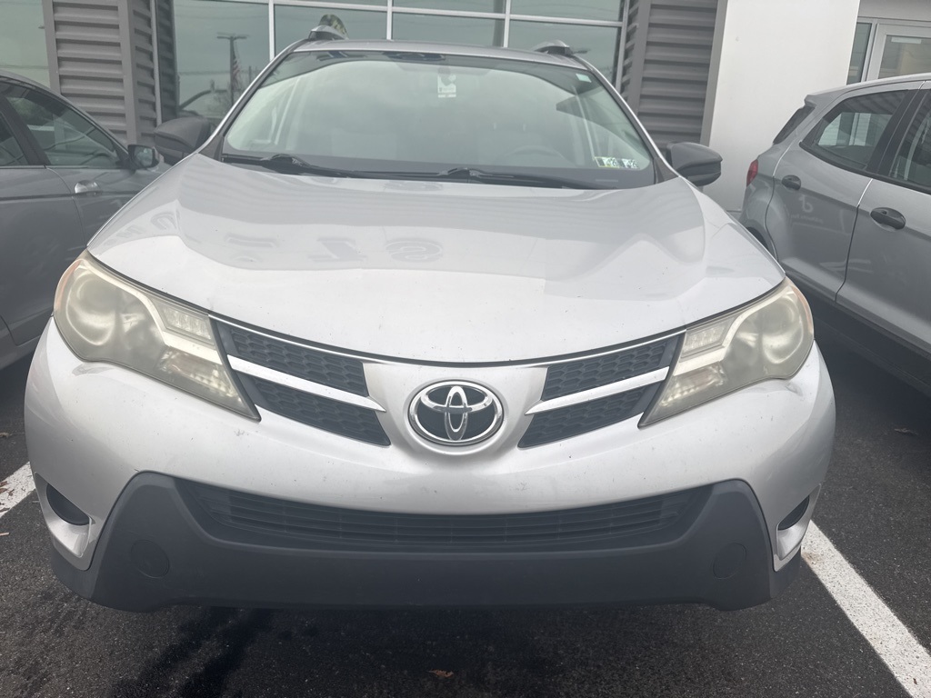 2014 Toyota RAV4 LE photo 2