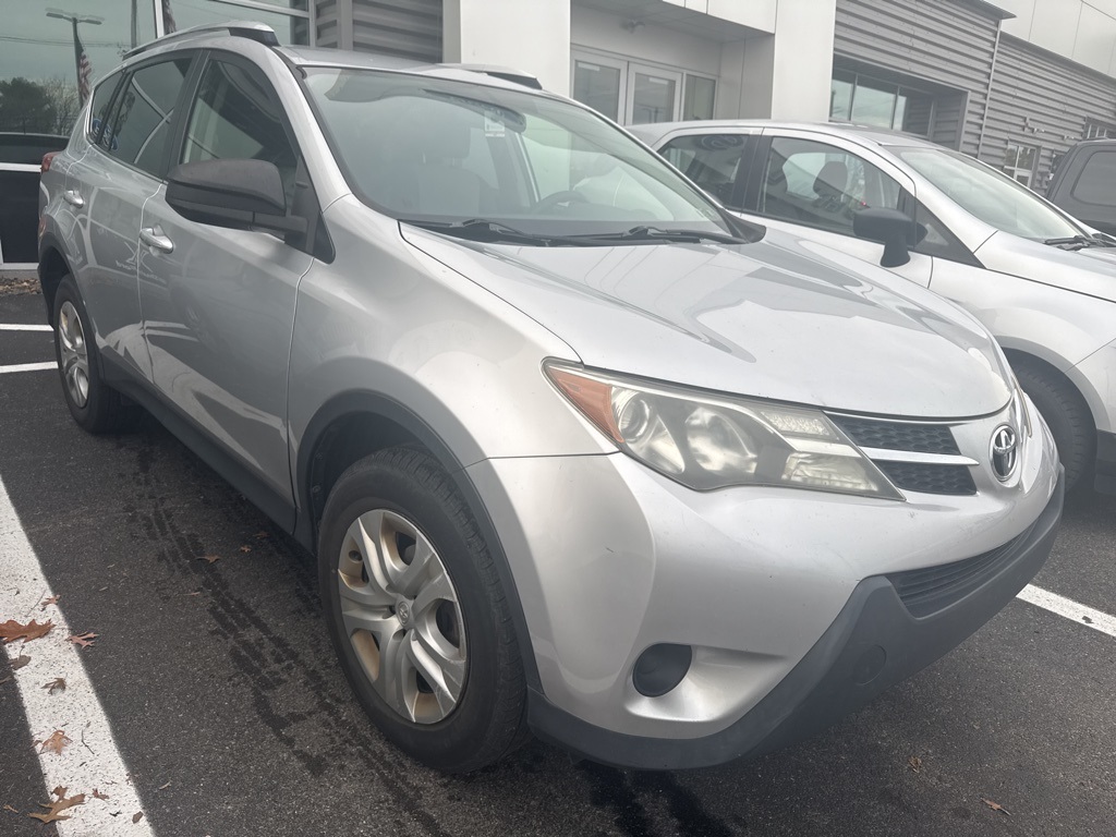 2014 Toyota RAV4 LE photo 3