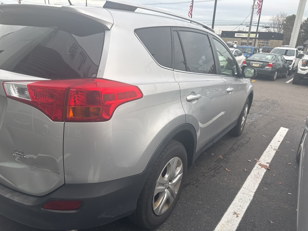 2014 Toyota RAV4 LE photo 4