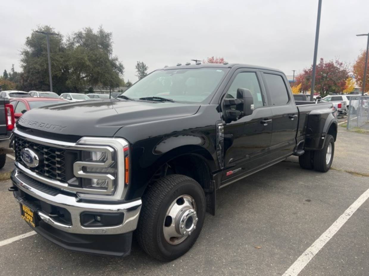2023 Ford F-350 Super Duty Lariat's photo