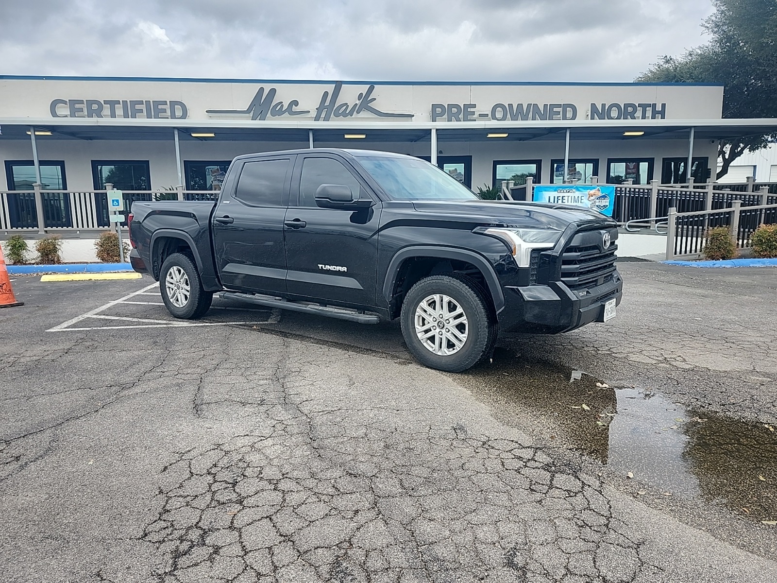 2023 Toyota Tundra SR5's photo