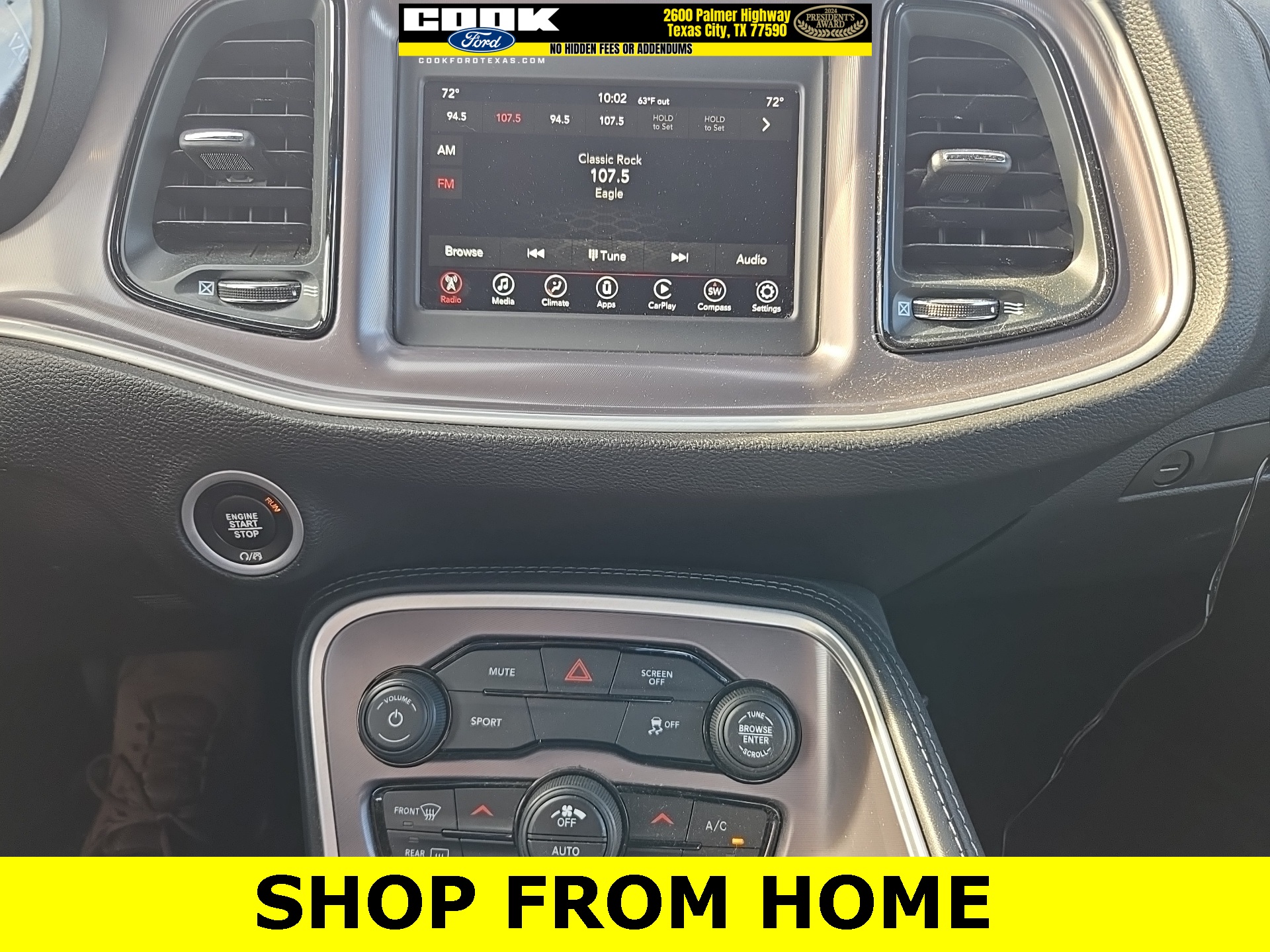 2022 Dodge Challenger SXT photo 3