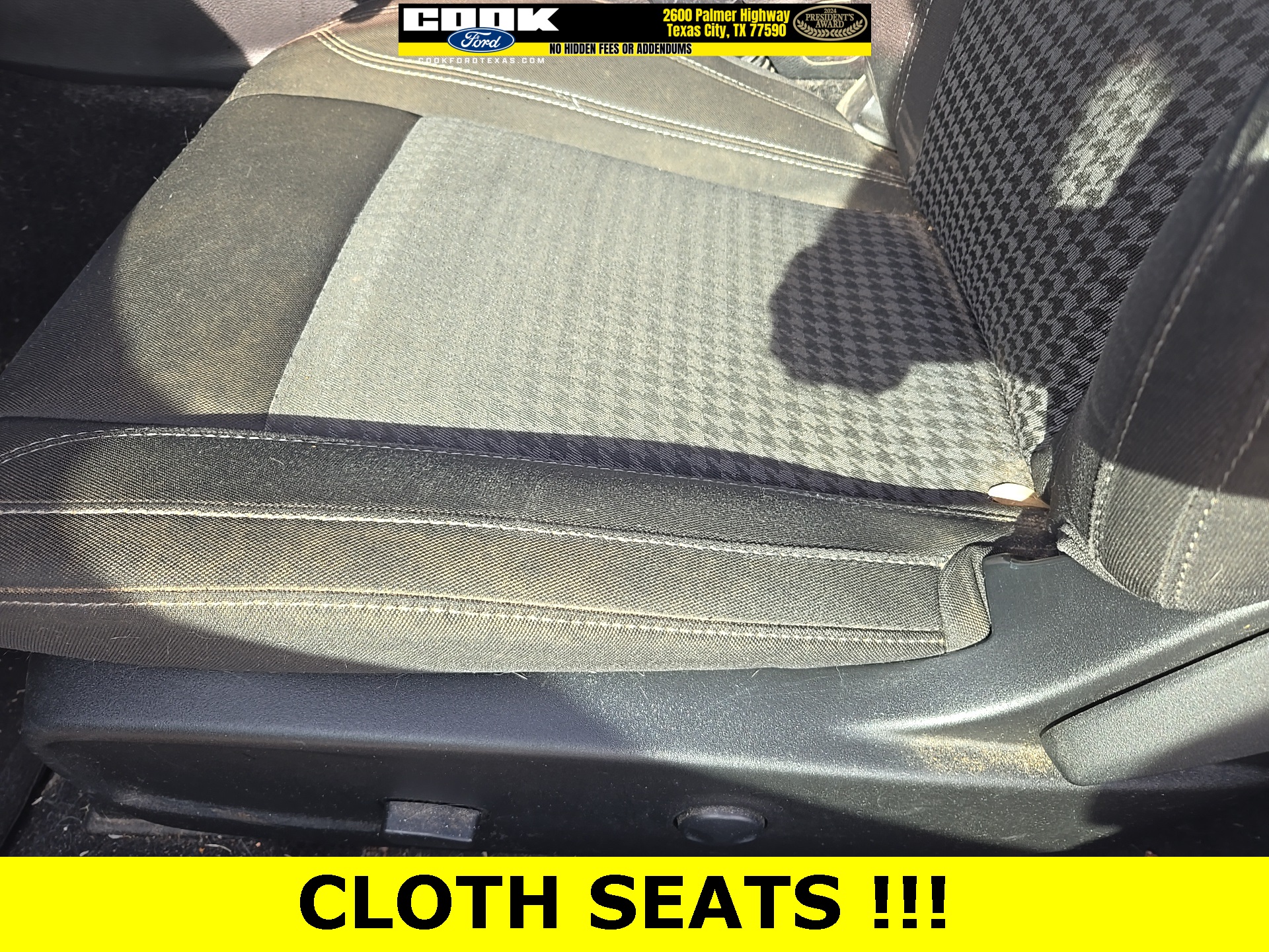 2022 Dodge Challenger SXT photo 4