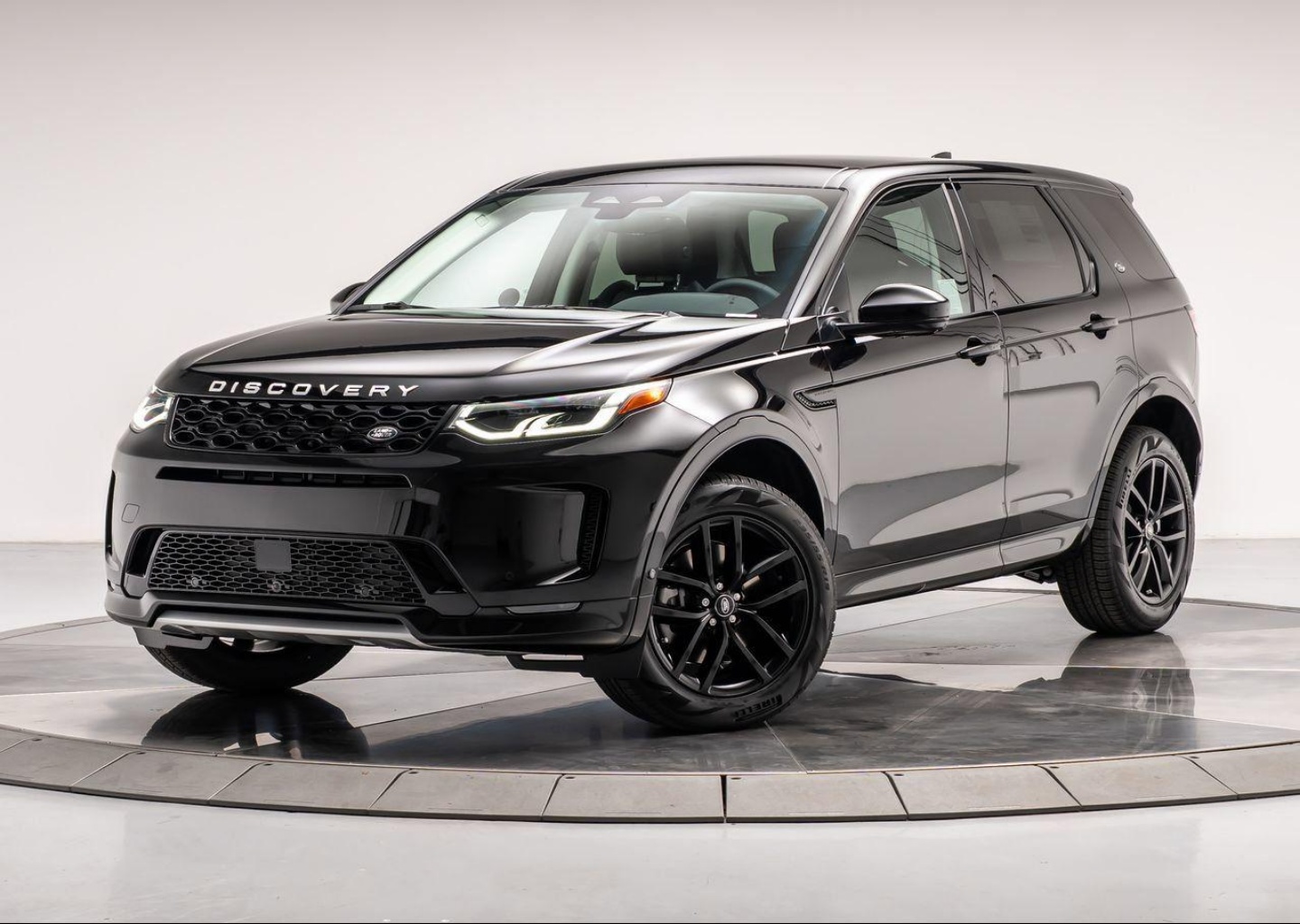 2025 Land Rover Discovery Sport S's photo
