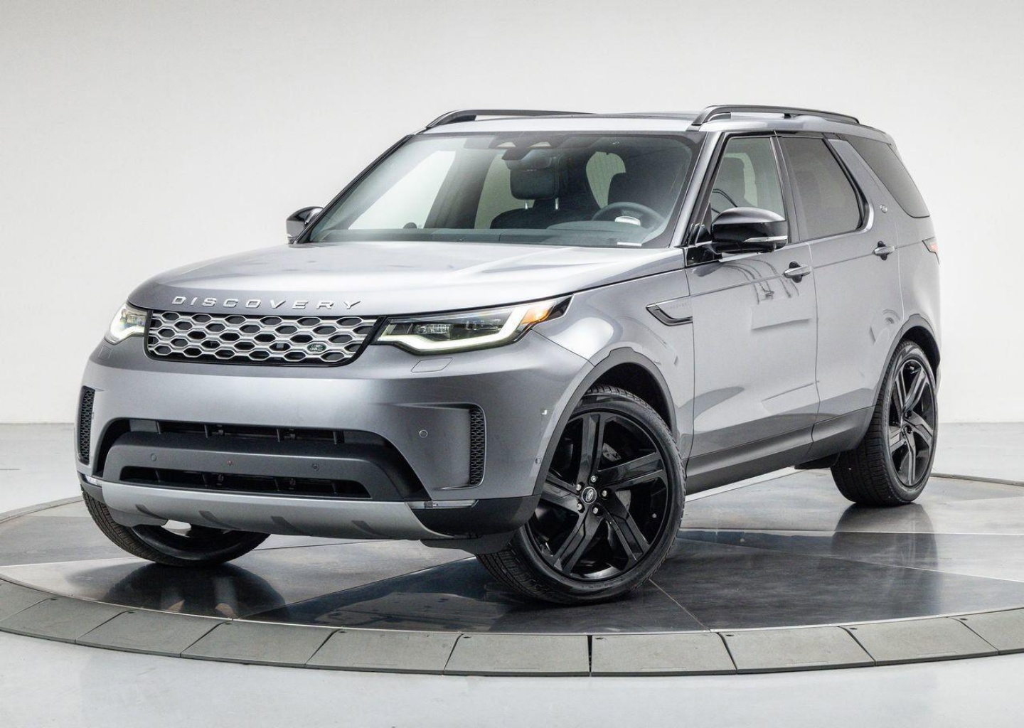 2025 Land Rover Discovery S's photo
