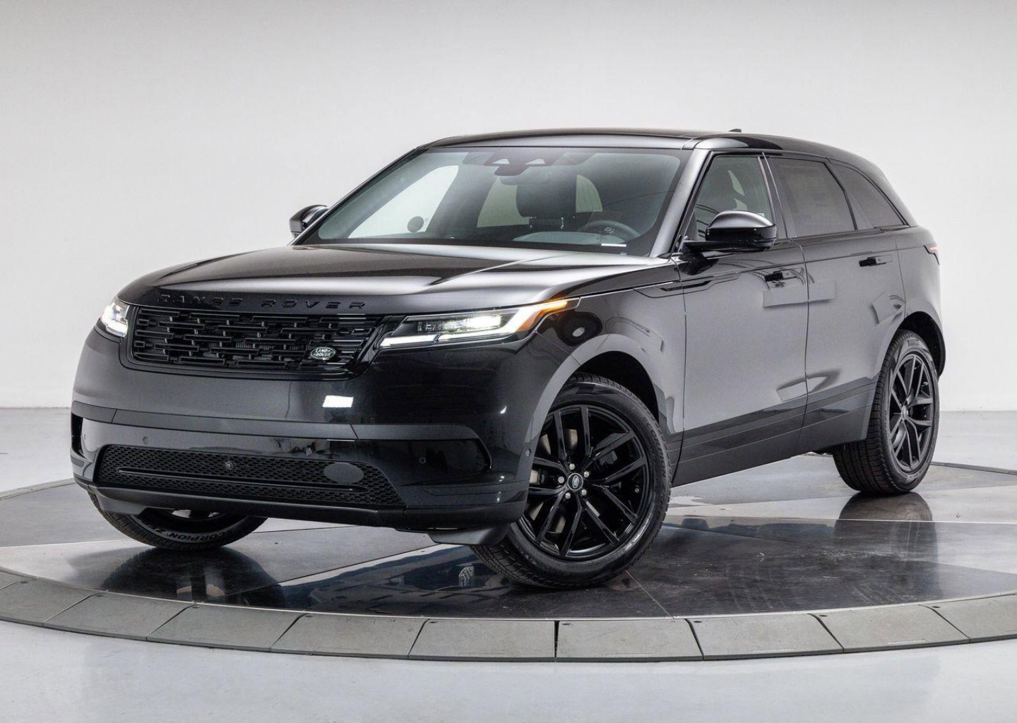 2026 Land Rover Range Rover Velar S's photo