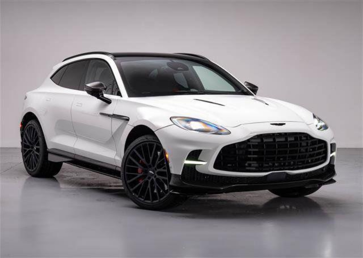 2025 Aston Martin DBX