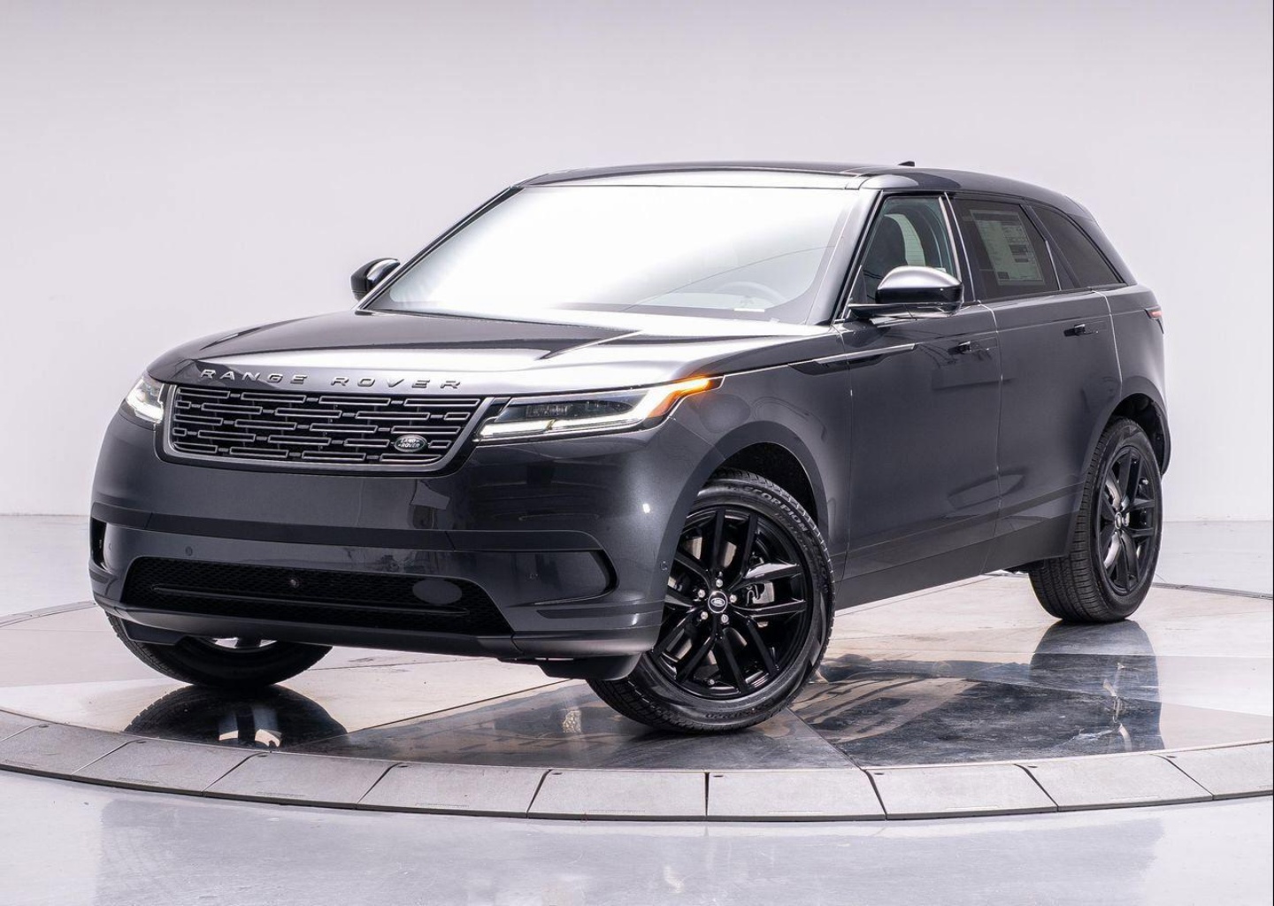 2026 Land Rover Range Rover Velar S's photo