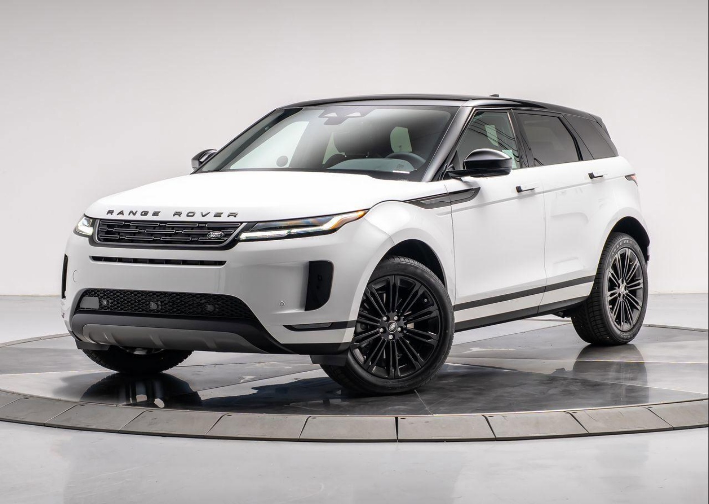 2026 Land Rover Range Rover Evoque S's photo