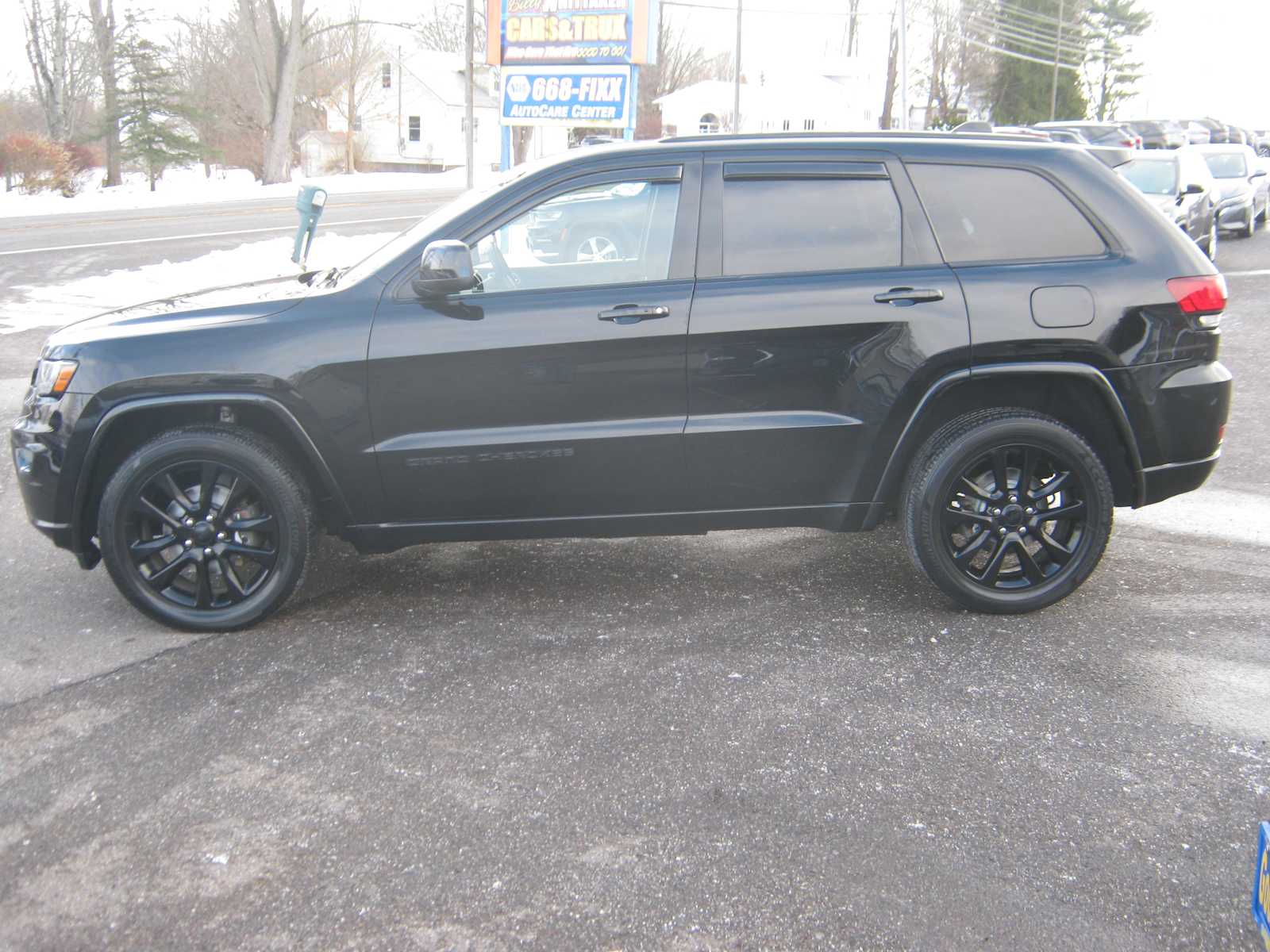 2018 Jeep Grand Cherokee Altitude photo 3