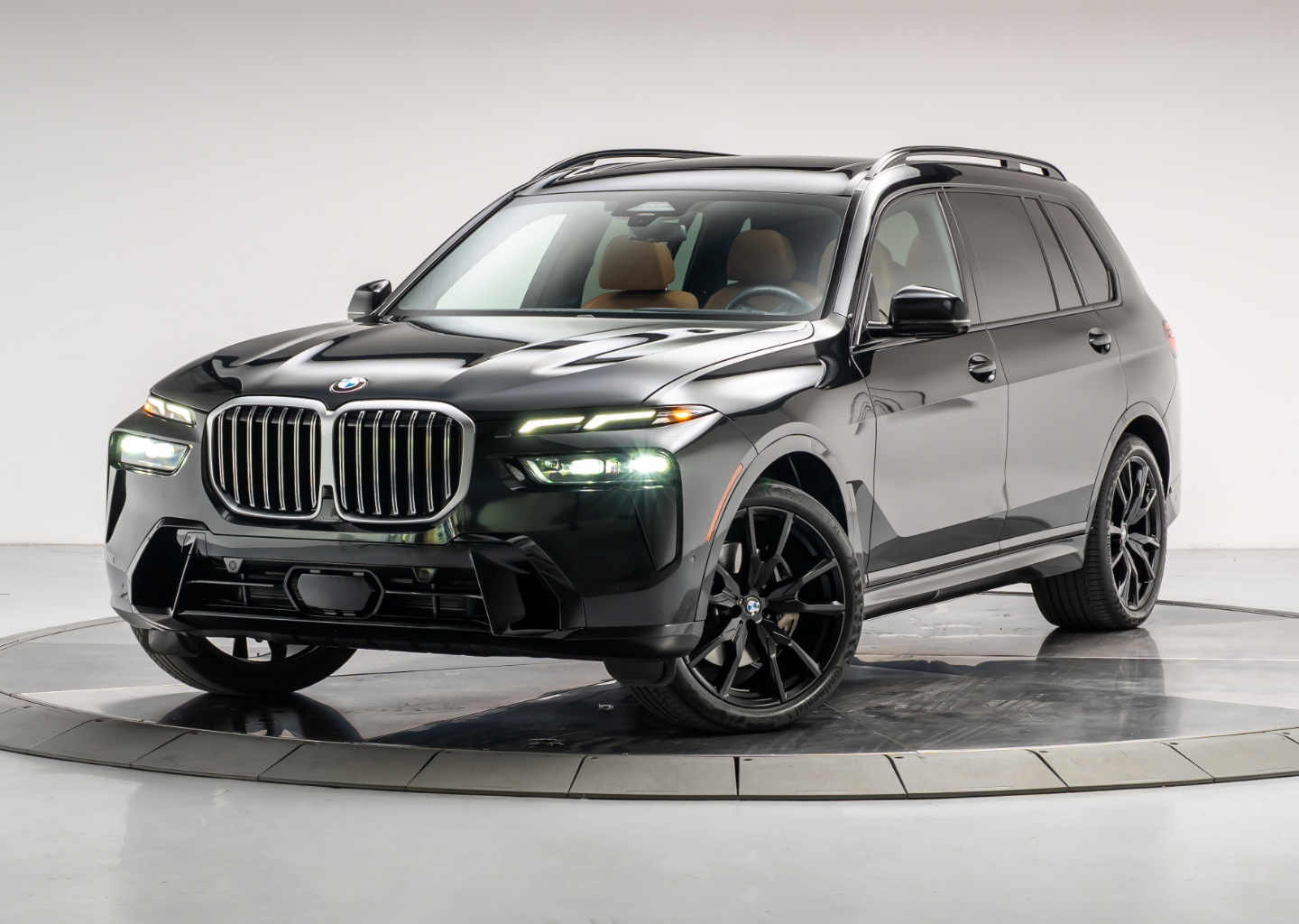 2023 BMW X7 40i's photo