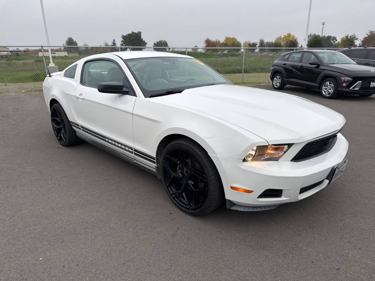 2010 Ford Mustang V6 Premium's photo