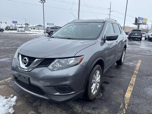 2016 Nissan Rogue SV photo 2