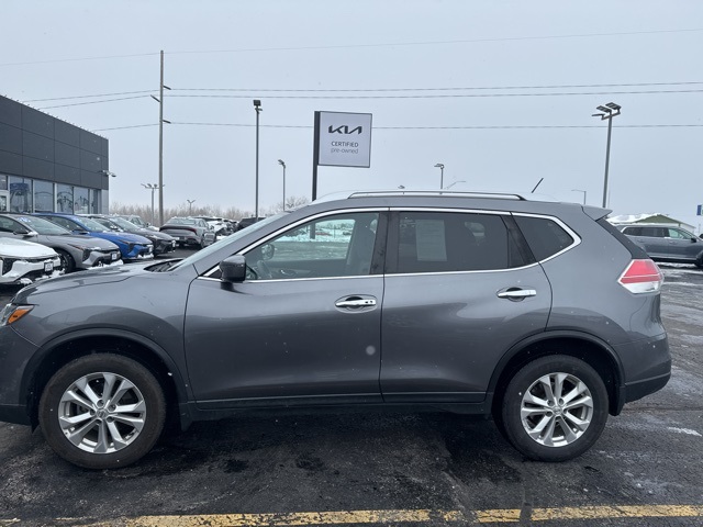 2016 Nissan Rogue SV photo 3