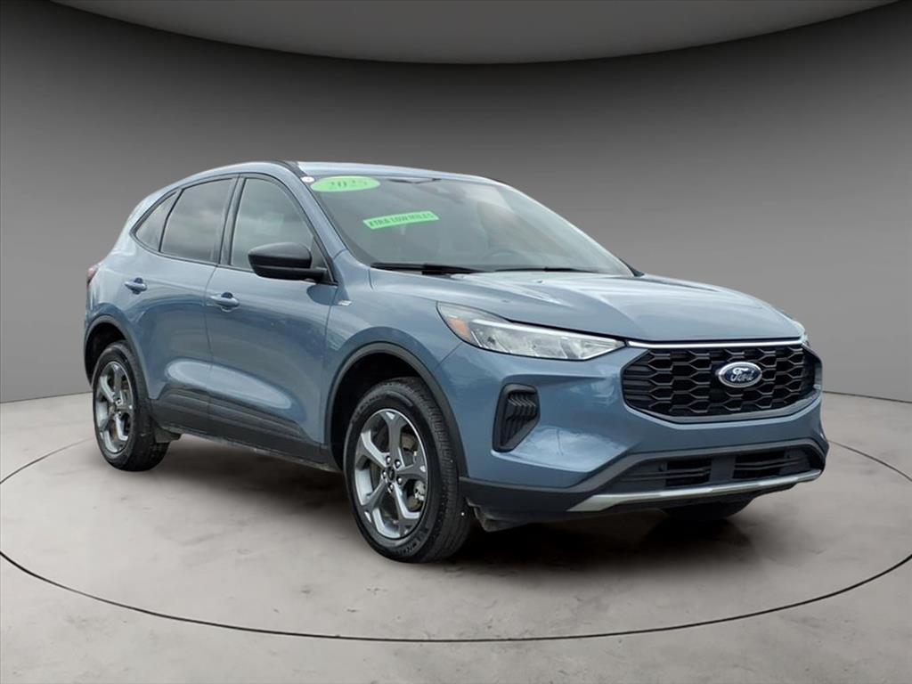2025 Ford Escape ST-Line's photo