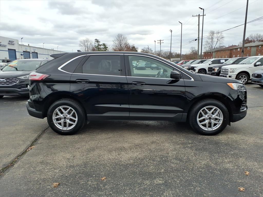 2024 Ford Edge SEL photo 2