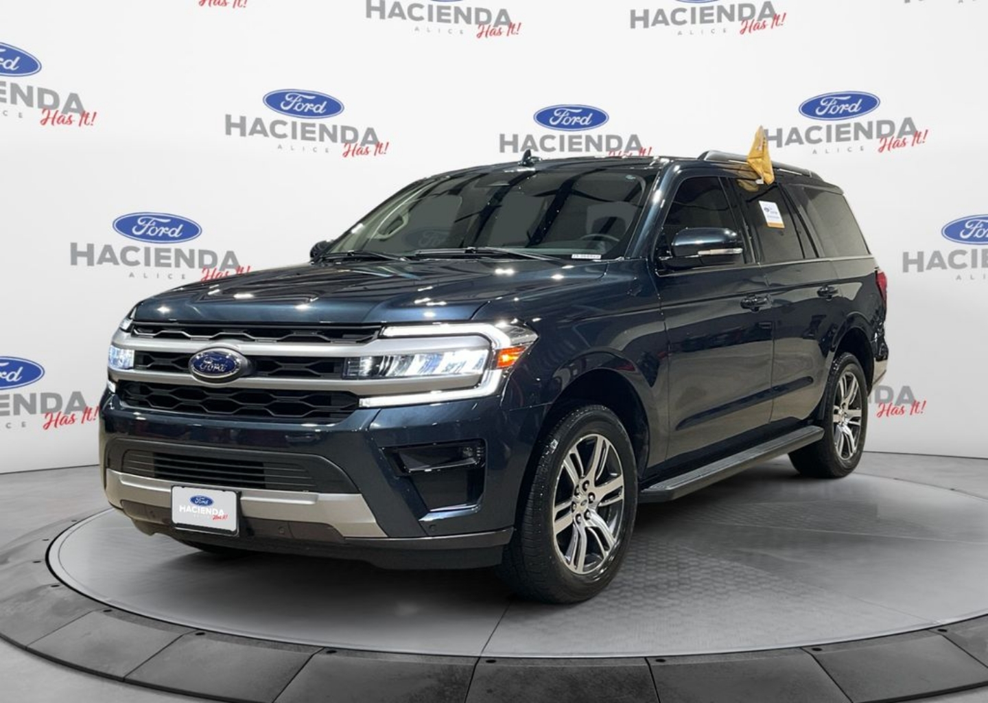 2024 Ford Expedition XLT's photo