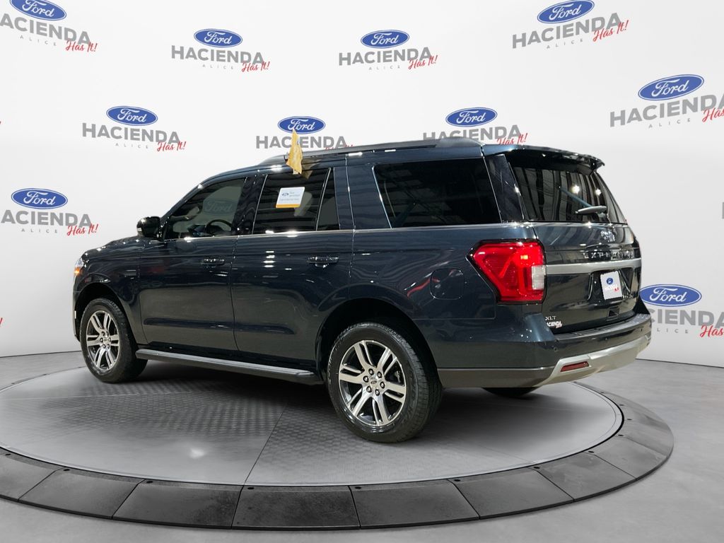 2024 Ford Expedition XLT photo 2