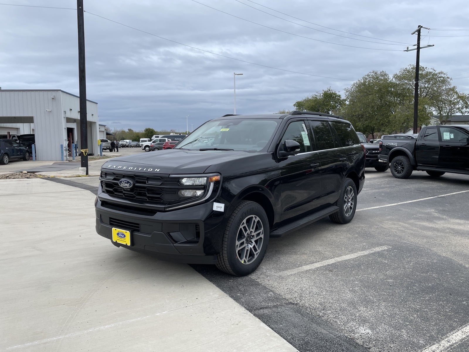 2025 Ford Expedition Active's photo