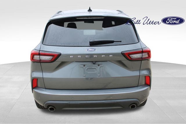 2023 Ford Escape ST-Line photo 4